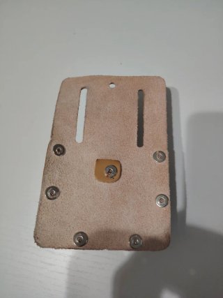 Funda porta-flexómetro de piel