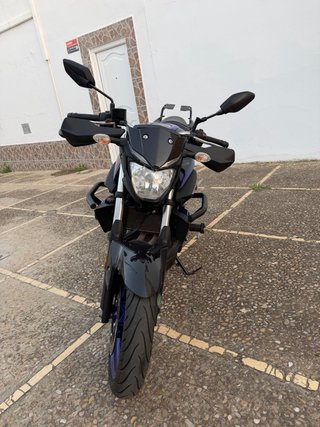 Yamaha MT03 Negra y Azul