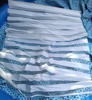 Estor enrollable blanco y transparente