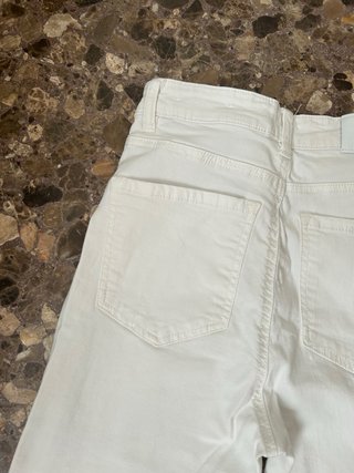 Pantalón tobillero blanco Stradivarius D78