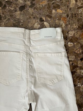 Pantalón tobillero blanco Stradivarius D78