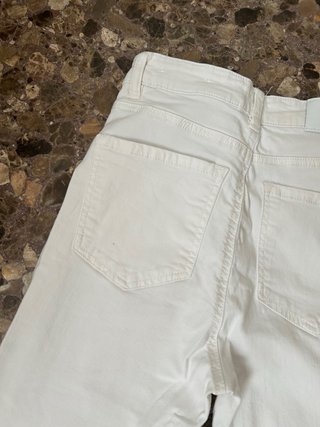 Pantalón tobillero blanco Stradivarius D78
