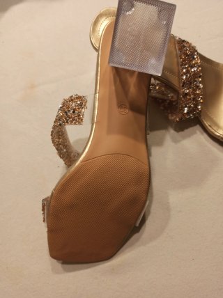 Sandalias doradas tacón grueso brillantes