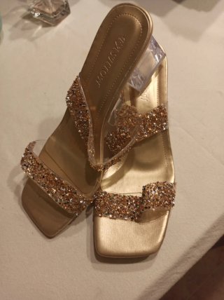 Sandalias doradas tacón grueso brillantes