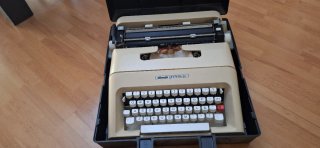 Máquina de escribir Olivetti Lettera 35