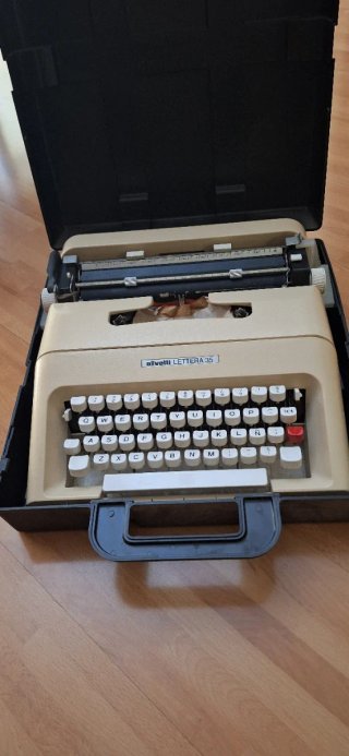 Máquina de escribir Olivetti Lettera 35