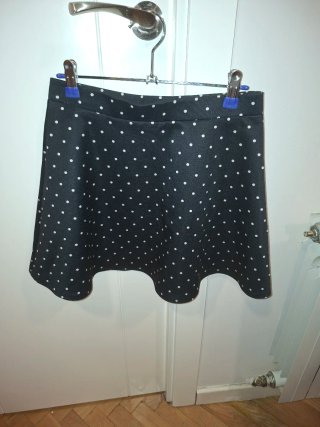 Falda negra lunares