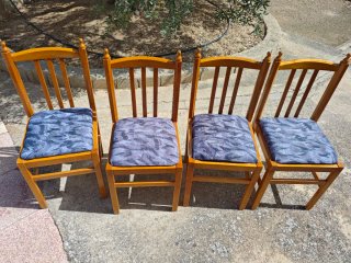 Juego de 4 sillas de madera con tapizado