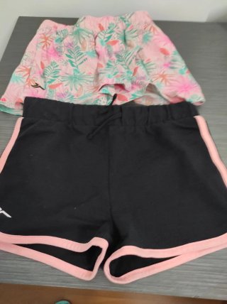 Shorts vaqueros con cerezas bordadas
