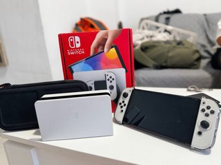 Nintendo Switch OLED Blanca y Negra