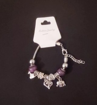 Pulsera con dijes de elefante y corazón
