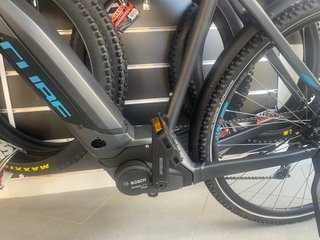 Bicicleta Eléctrica Cube Cross Hybrid ONE 500