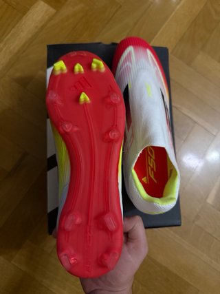 Zapatillas de futbol Adidas F50 sin cordones