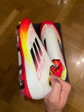 Zapatillas de futbol Adidas F50 sin cordones