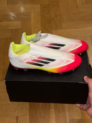 Zapatillas de futbol Adidas F50 sin cordones