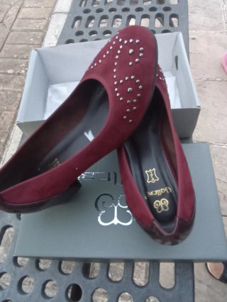 Zapatos planos Ballerinas rojos con tachuelas