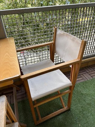 Conjunto de sillas menorquinas y mesa de madera