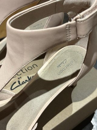 Sandalias Clarks Piel Beige Talla 40.