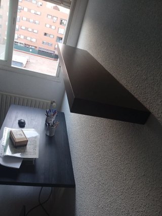 Balda de madera gris