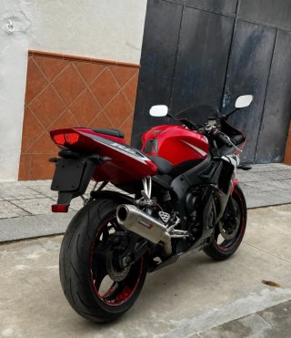 Yamaha YZF R6 Sportbike Roja y Negra