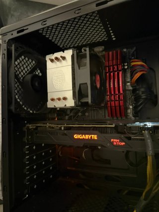 PC gaming con Monitor  Gigabyte