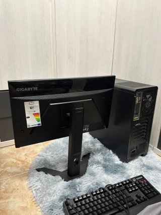 PC gaming con Monitor  Gigabyte