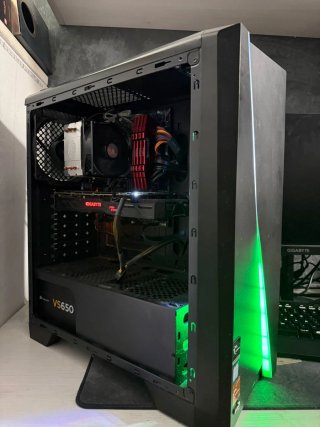 PC gaming con Monitor  Gigabyte