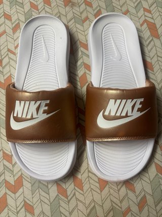 Sandalias Nike Doradas Talla 39