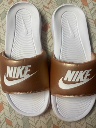 Sandalias Nike Doradas Talla 39