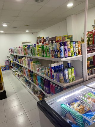 Se vende mobiliario y equipamiento de tienda nuevo