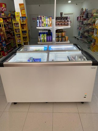 Se vende mobiliario y equipamiento de tienda nuevo