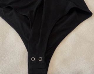 Body negro fruncido elegante.