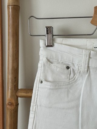 Pantalón pitillo blanco Stradivarius Talla 36