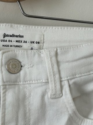 Pantalón pitillo blanco Stradivarius Talla 36