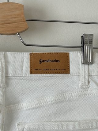 Pantalón pitillo blanco Stradivarius Talla 36