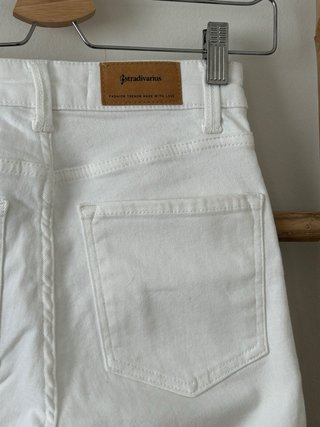 Pantalón pitillo blanco Stradivarius Talla 36