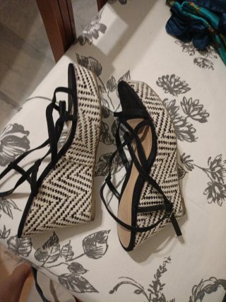Sandali neri con lacci