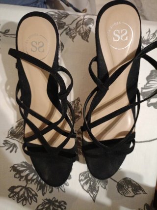 Sandali neri con lacci