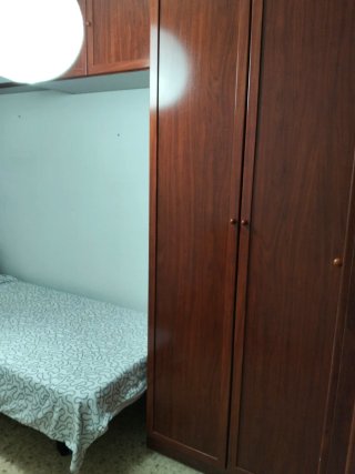 Alquiler de habitaciones en un piso de cuatro habi