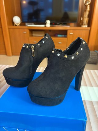 Botines negros tacón plataforma tachuelas T36