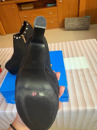 Botines negros tacón plataforma tachuelas T36