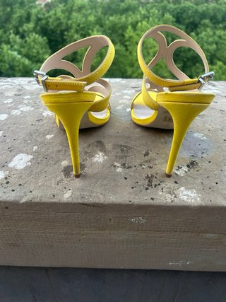 Sandalias Steve Madden Amarillas