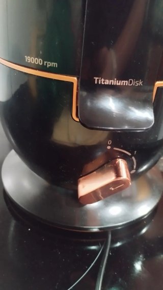 Licuadora Cecotec Titanium 1900 Negra