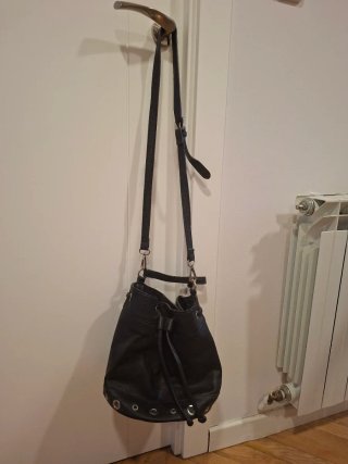 Bolso negro tipo saco