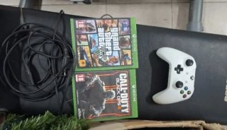 Xbox Series S Blanca + 2 Juegos y Mando