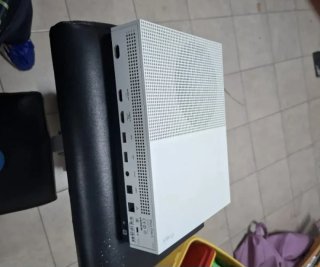 Xbox Series S Blanca + 2 Juegos y Mando