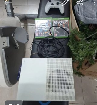 Xbox Series S Blanca + 2 Juegos y Mando