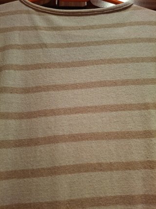 Vestido de rayas beige y dorado