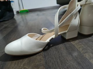 Sandali bianchi con cinturini