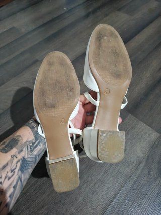 Sandali bianchi con cinturini